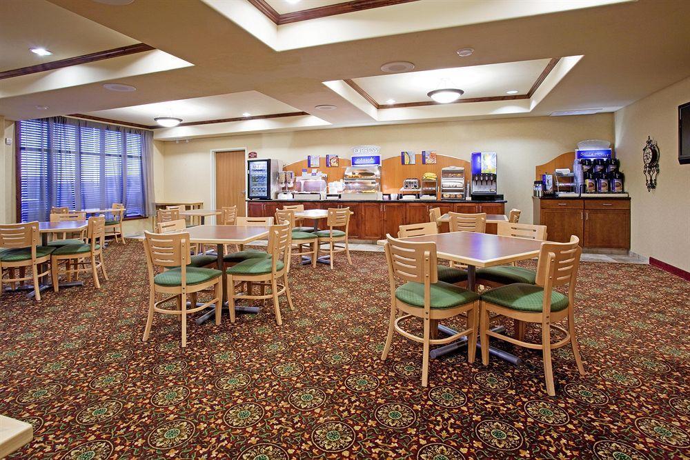 Holiday Inn Express & Suites Douglas By Ihg Ресторант снимка