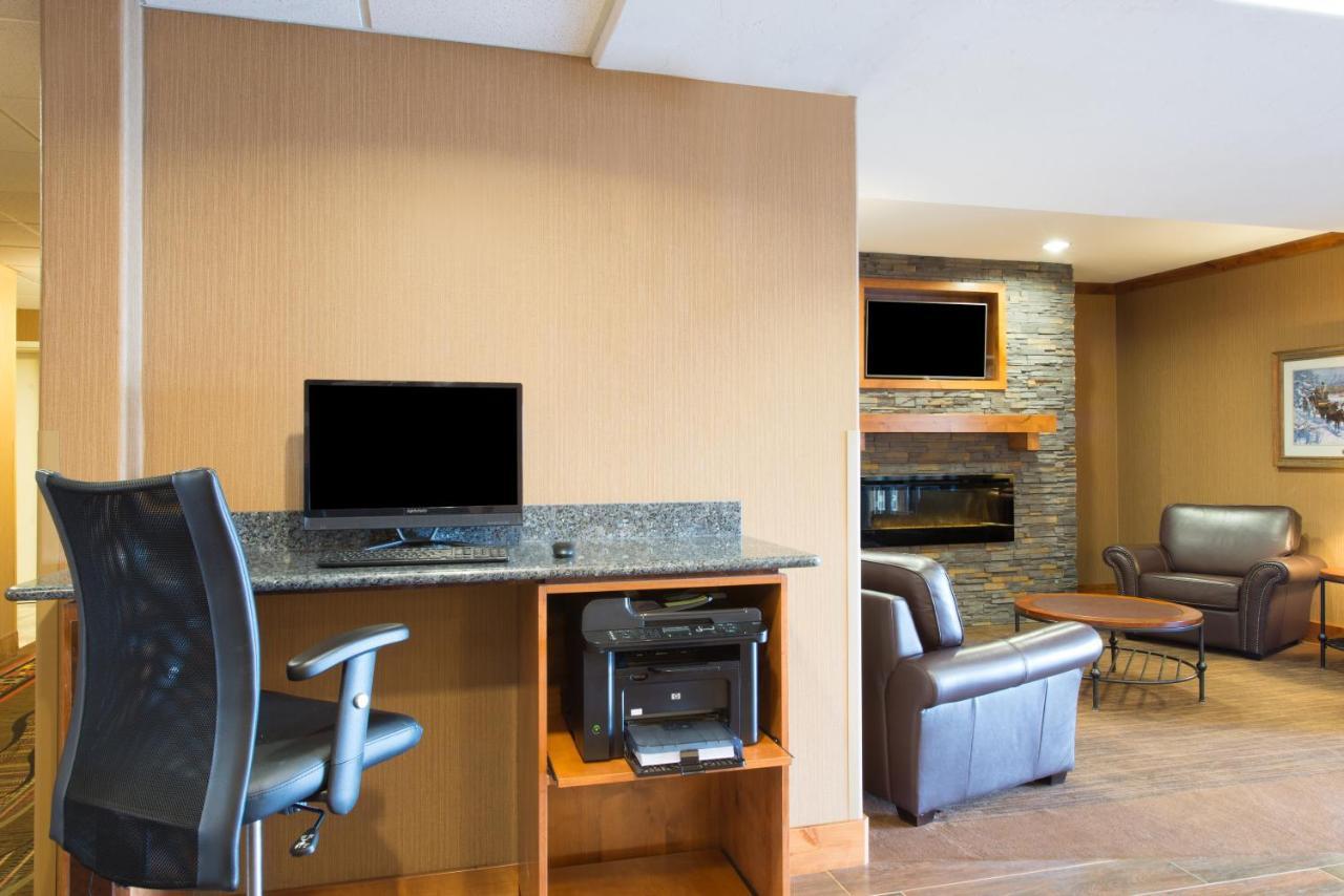 Holiday Inn Express & Suites Douglas By Ihg Екстериор снимка